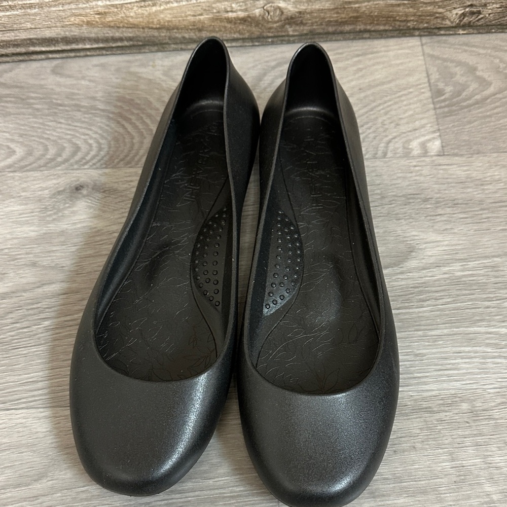 Okabashi Women's Black Flats